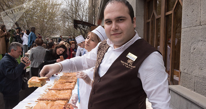 Ամենաերկար գաթան թխեցին Երևանում